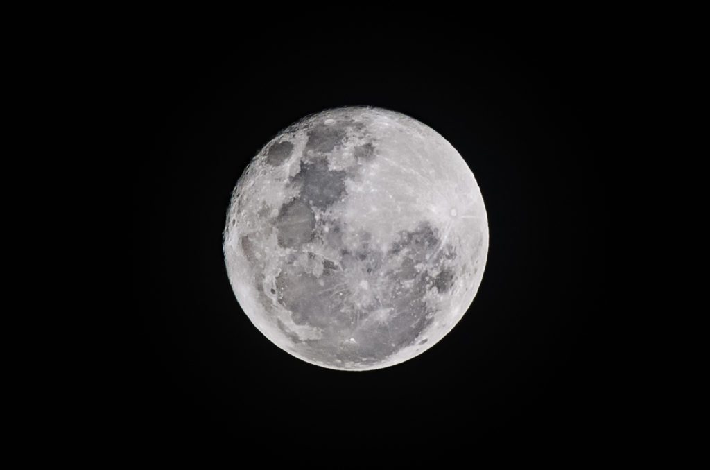 full-moon-zoom